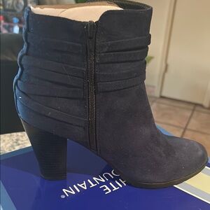 White Mountain Blue Heeled Boots .Suoer Cute.